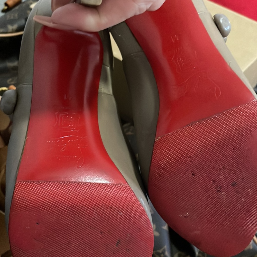Red bottoms - Picture 5 of 6
